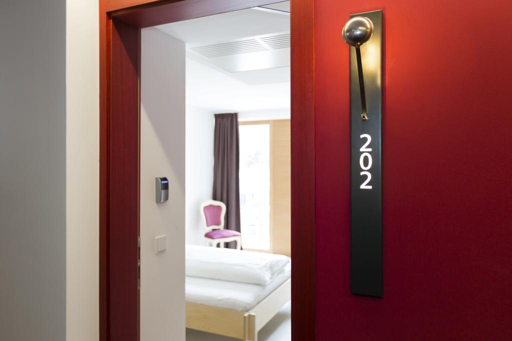 Kleinkunsthotel Naturns Bilik gambar